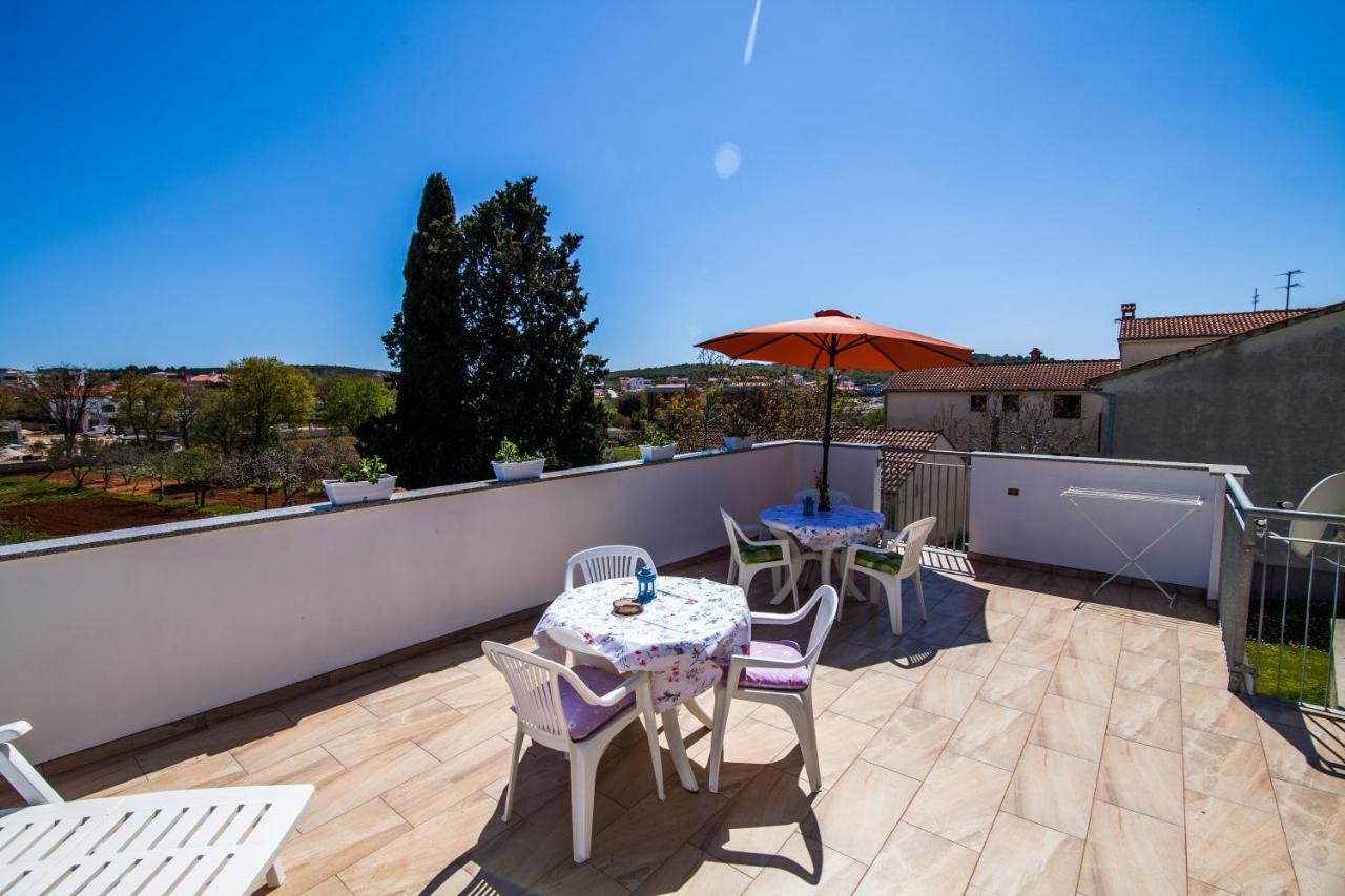 Apartman Kristina Apartment Баньоле Екстериор снимка