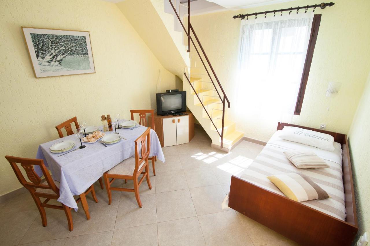 Apartman Kristina Apartment Баньоле Екстериор снимка