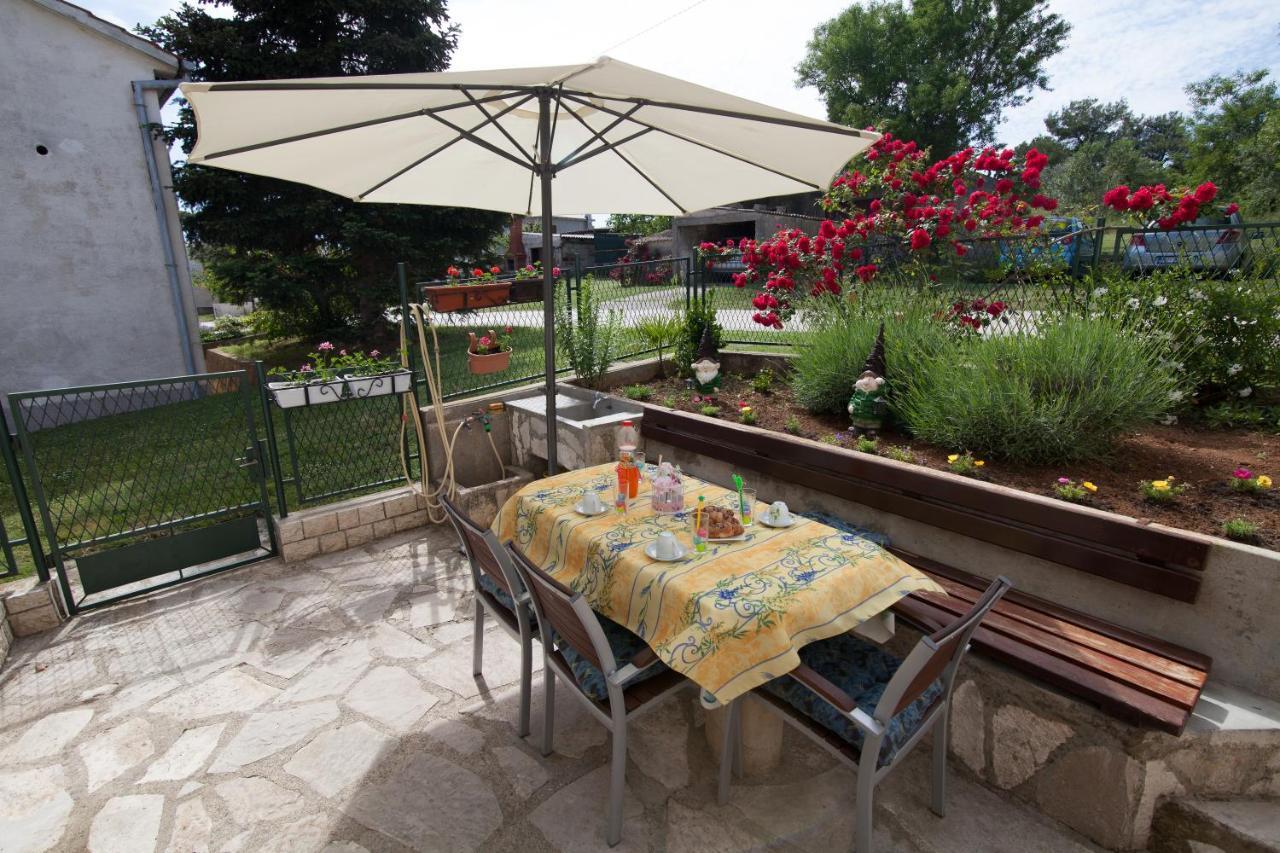 Apartman Kristina Apartment Баньоле Екстериор снимка