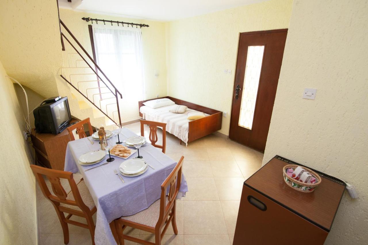Apartman Kristina Apartment Баньоле Екстериор снимка