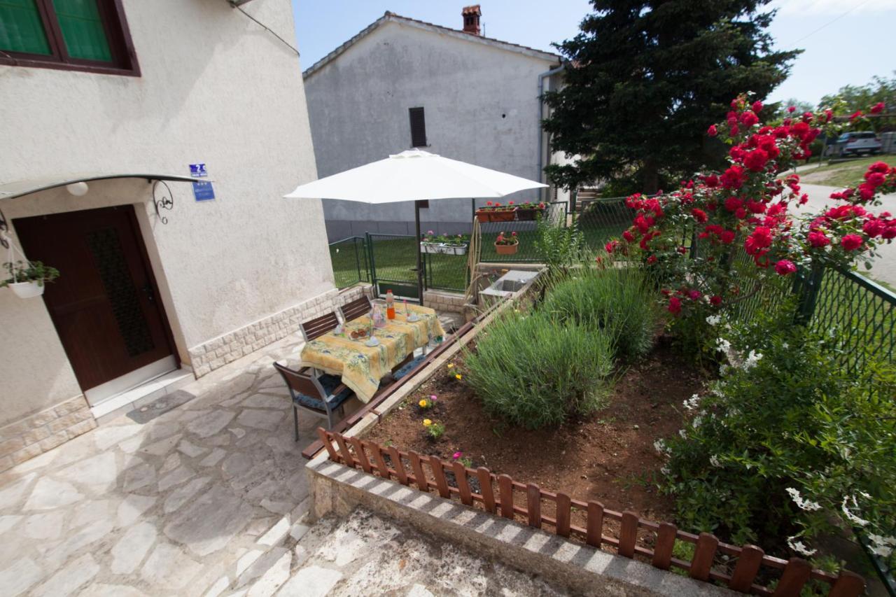 Apartman Kristina Apartment Баньоле Екстериор снимка
